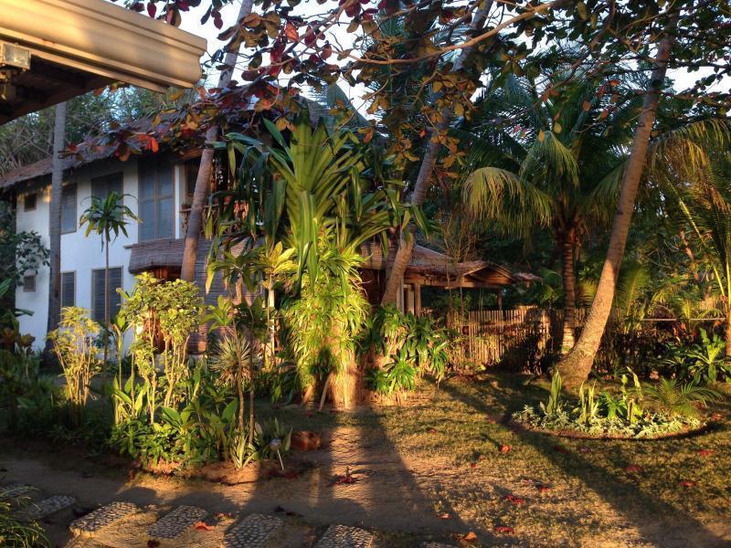 The Bruce Luxury Private Cottage Siquijor Exterior photo
